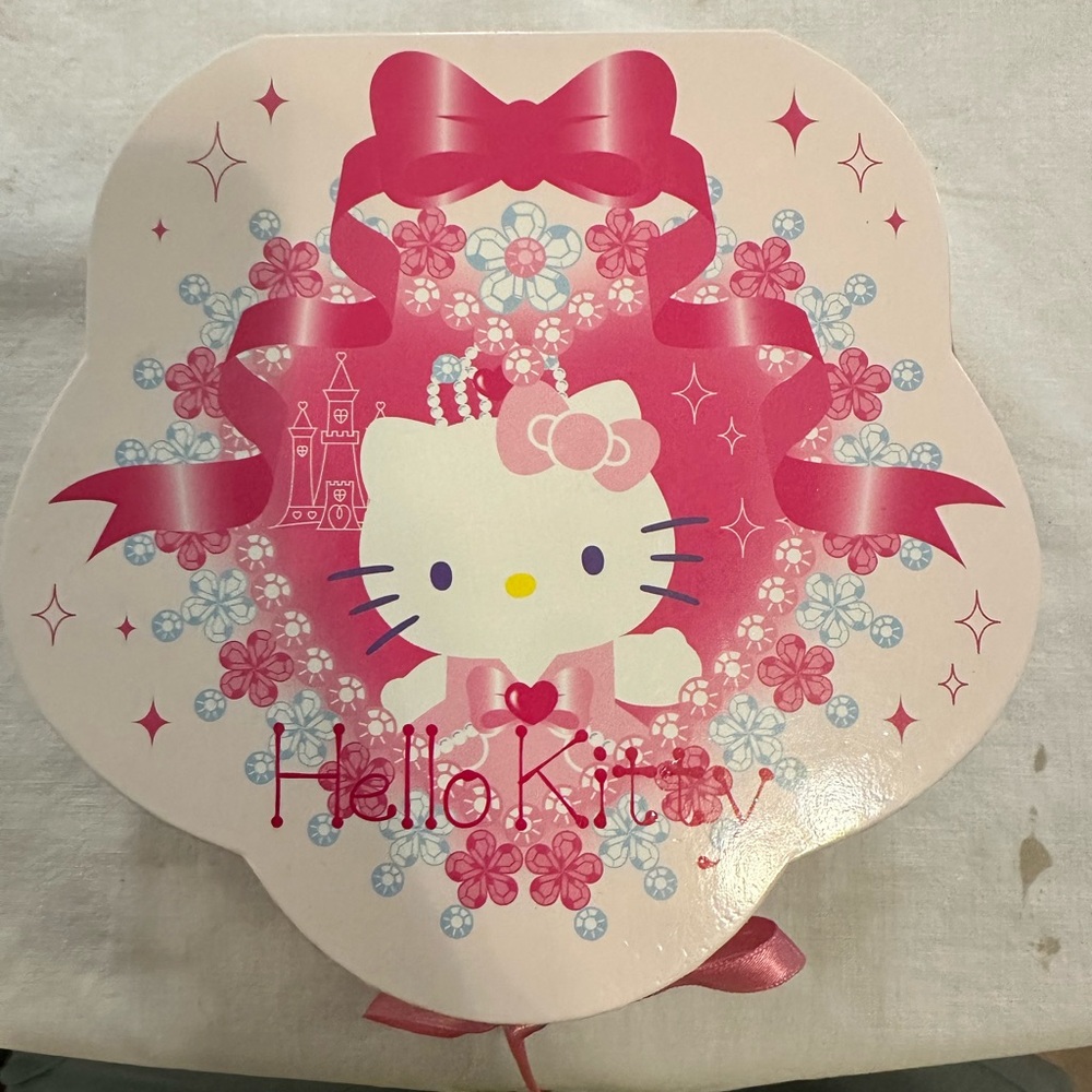 Sanrio Hello Kitty Musical Jewelry Case in Pink